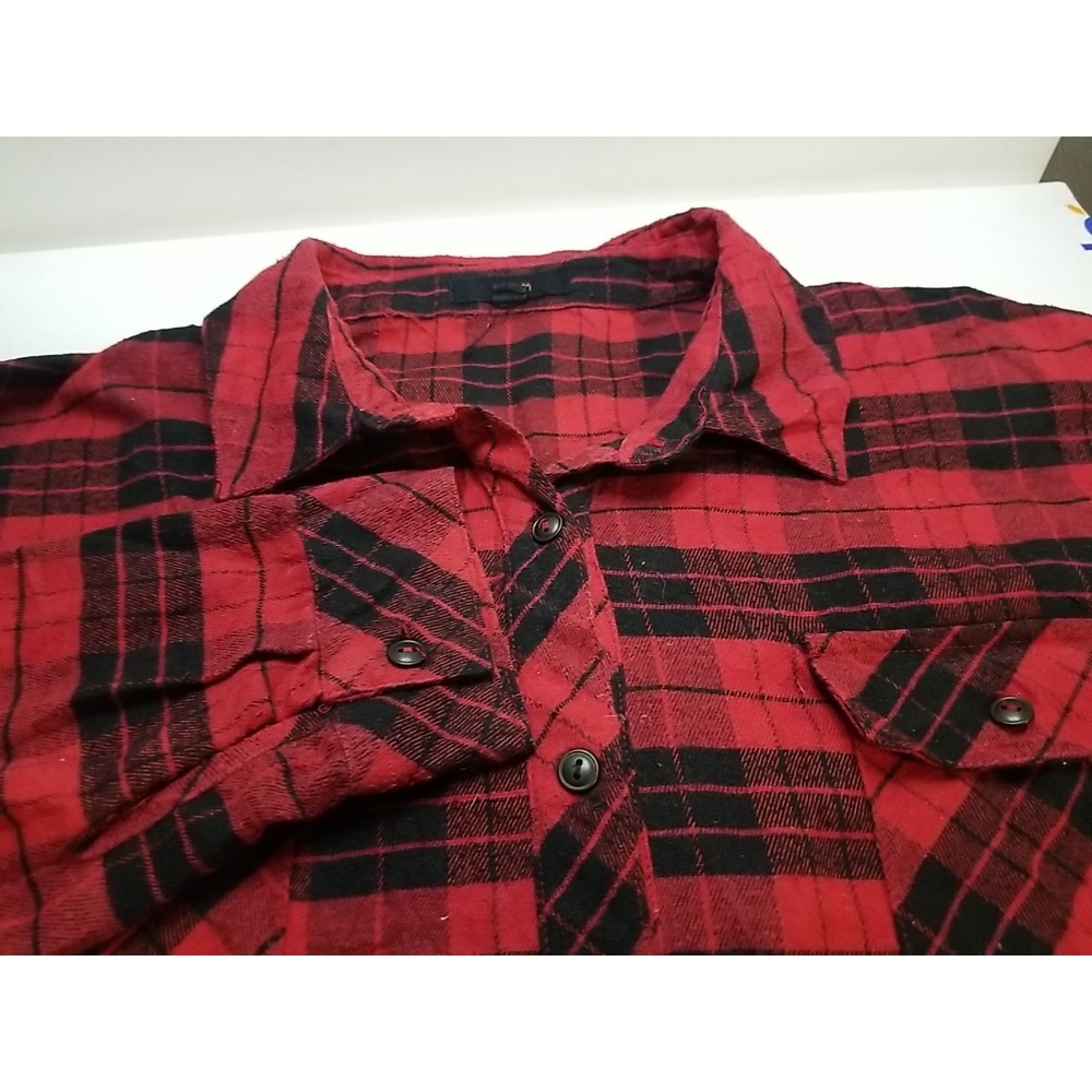 E & M Womens Medium Red Black Plaid Flannel Roll Tab Long Sleeve Button Up Shirt